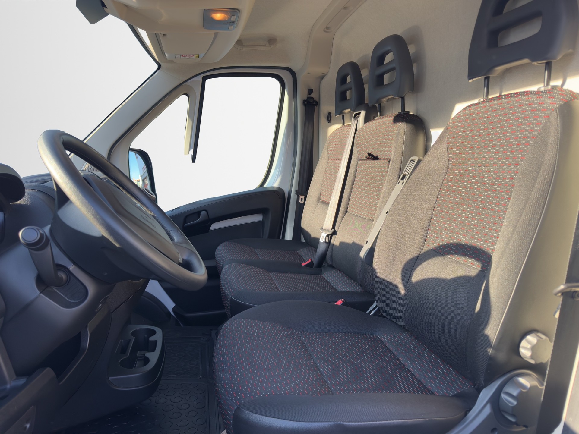 PEUGEOT Boxer 2.2 HDI 335 Premium L3H2-image-11