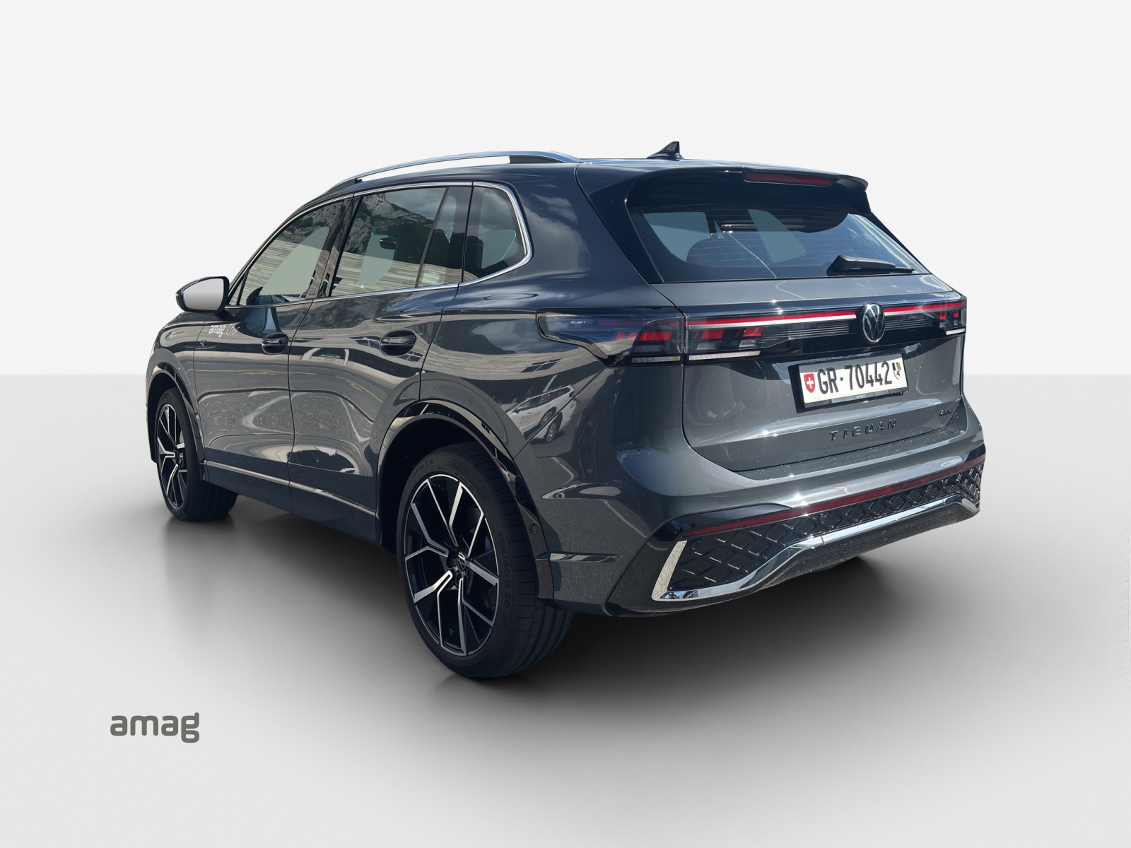VW Tiguan 2.0 TSI DSG R-Line 4Motion-image-2