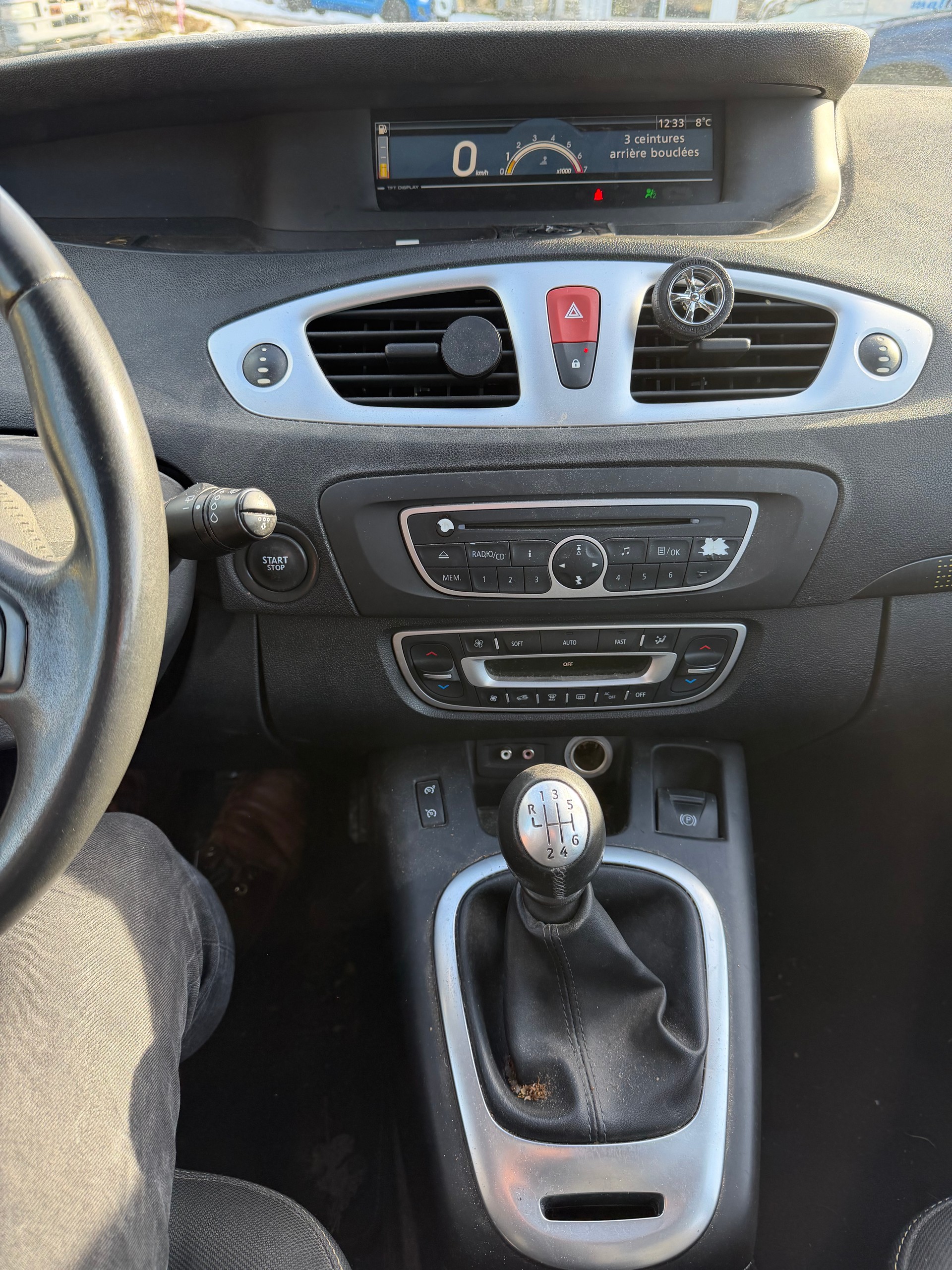 RENAULT Grand Scénic 1.4 16V Turbo Privilège-image-9