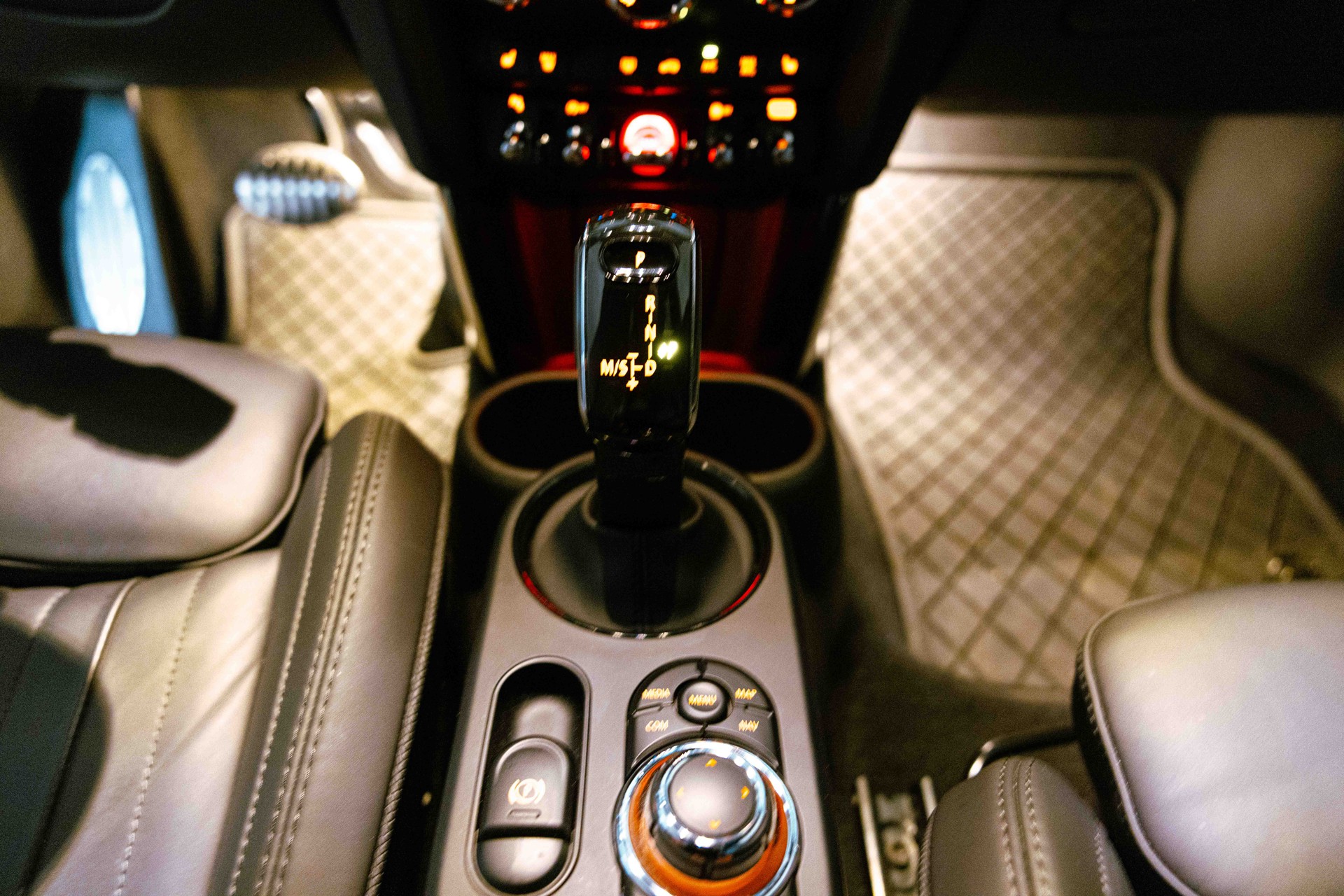 MINI Cooper John Cooper Works Steptronic-image-10
