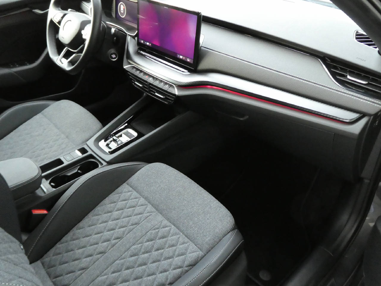 SKODA Octavia Combi 1.5 TSI SportLine DSG-image-9