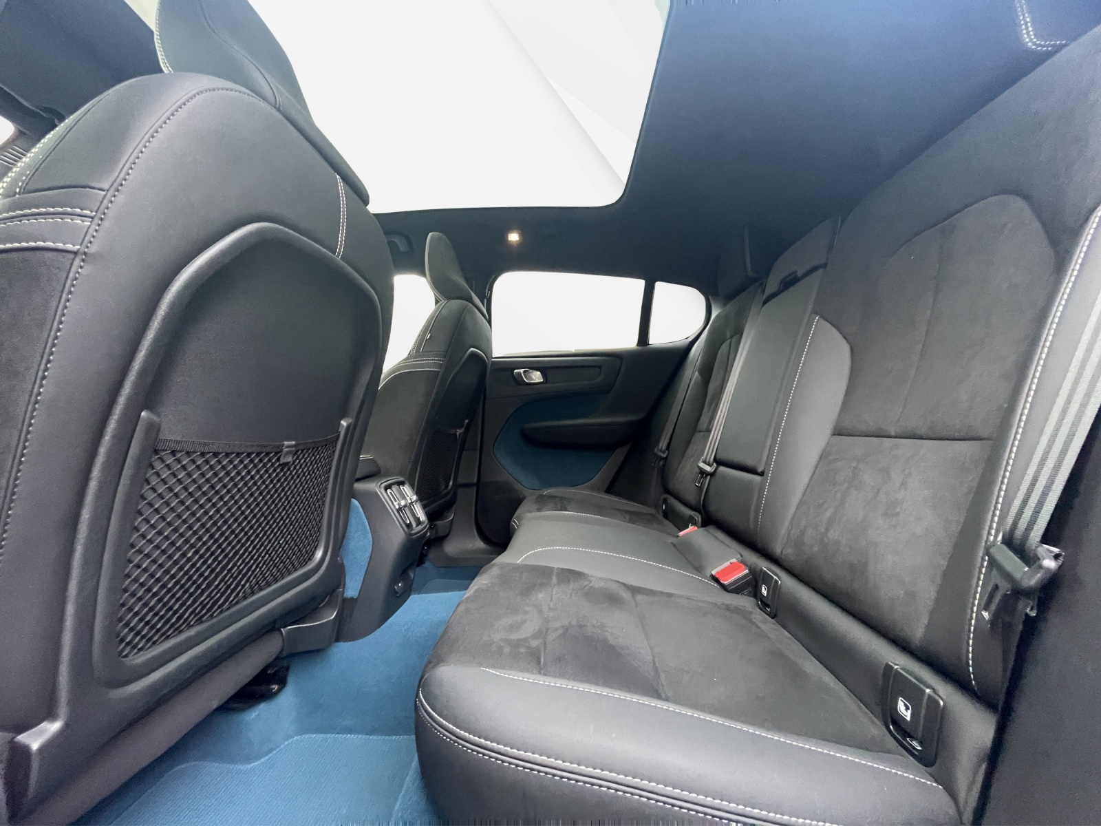 VOLVO C40 P8 Twin Recharge AWD-image-13