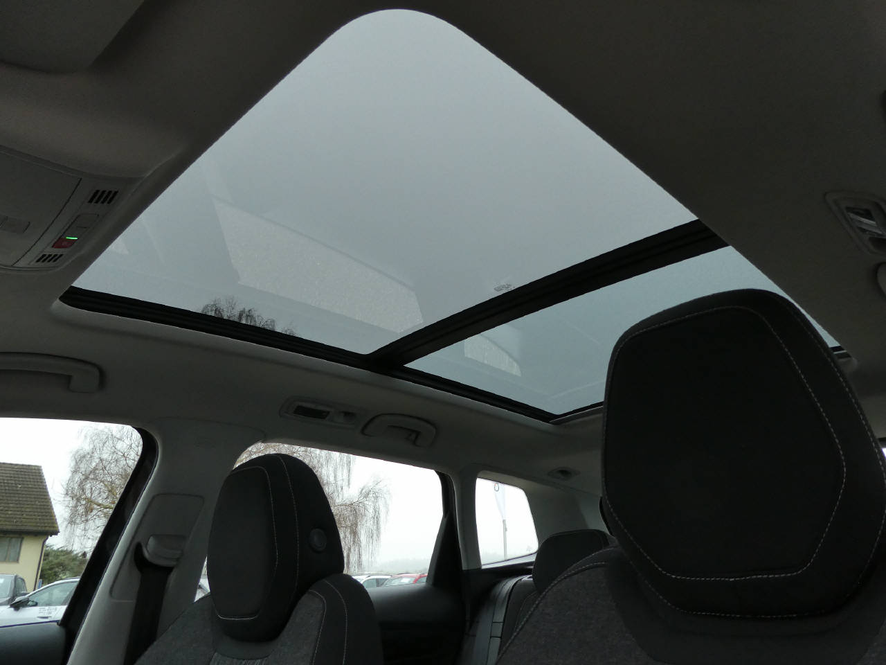 SKODA Karoq 2.0 TDI Style 4x4 DSG-image-14