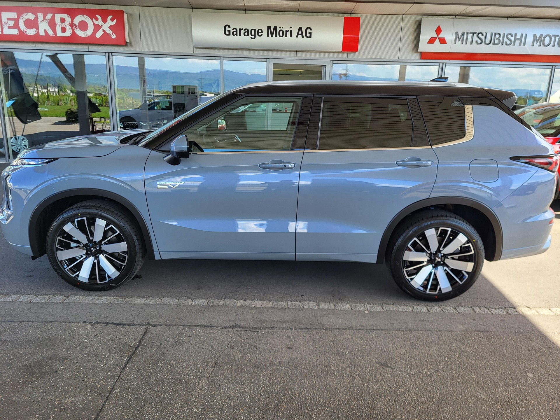 MITSUBISHI Outlander 2.4 PHEV Instyle 4x4-image-3
