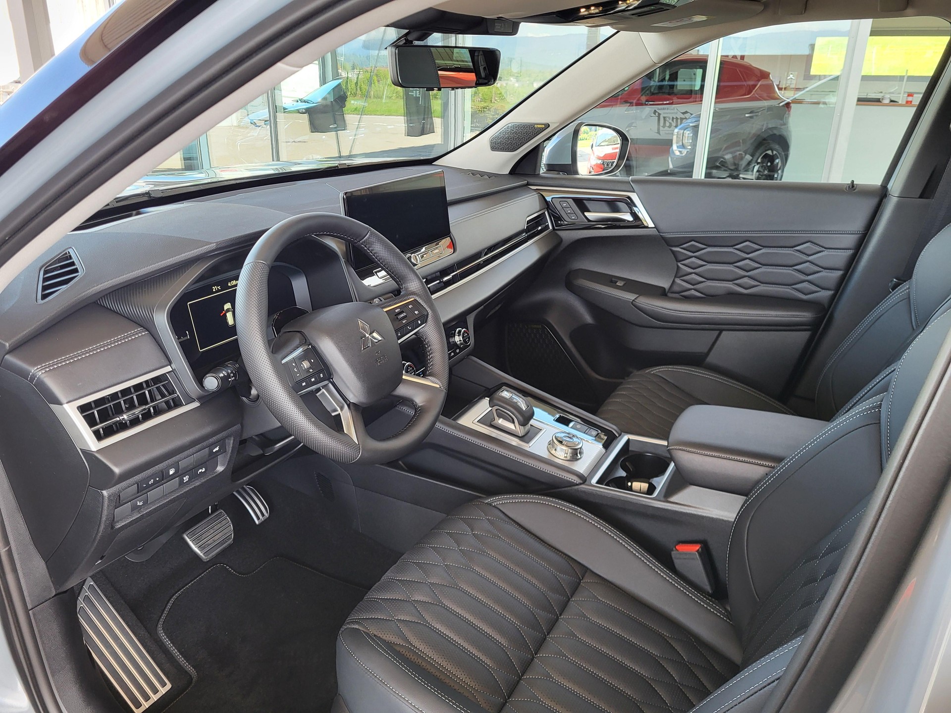 MITSUBISHI Outlander 2.4 PHEV Instyle 4x4-image-6