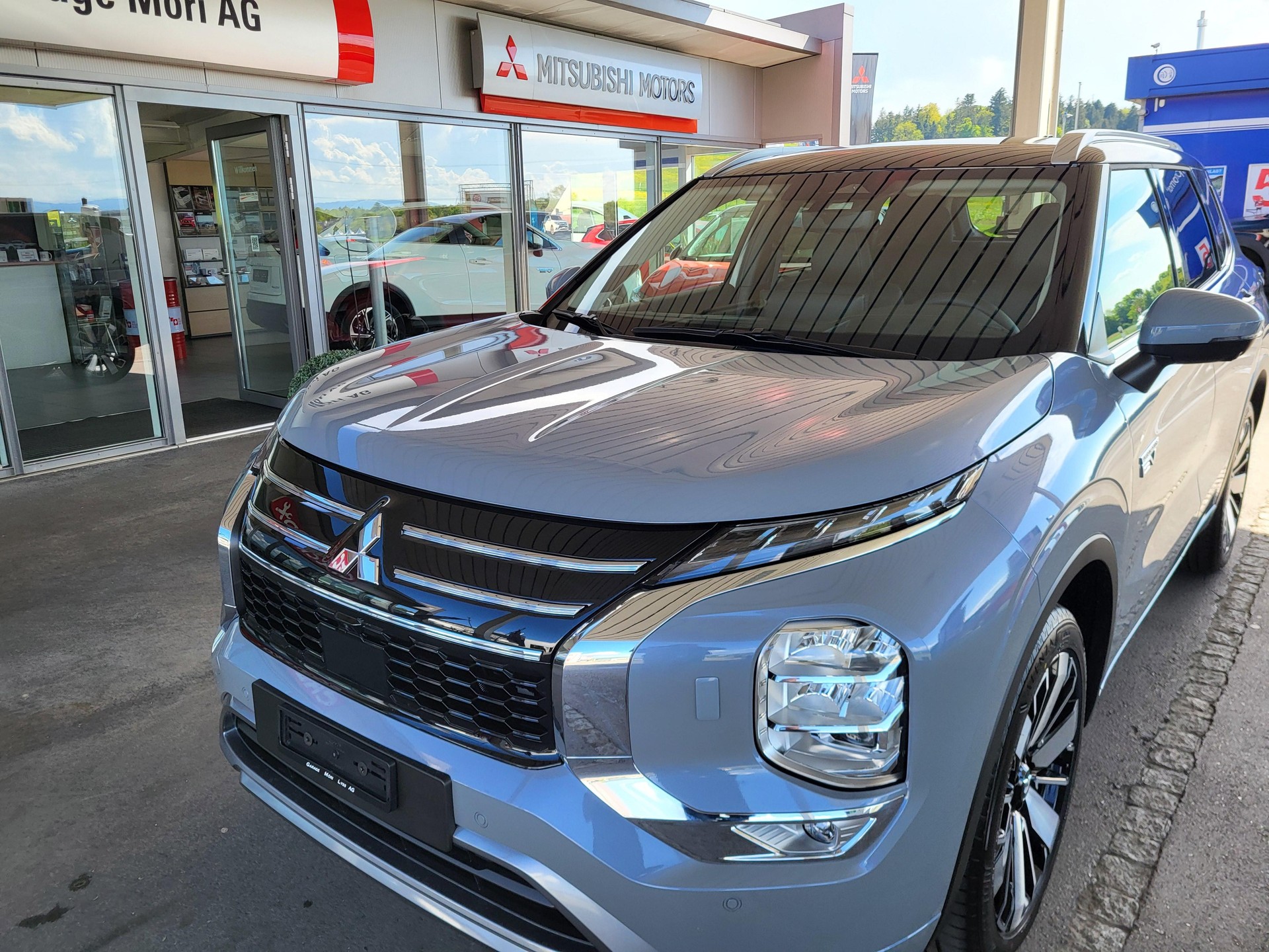 MITSUBISHI Outlander 2.4 PHEV Instyle 4x4-image-2