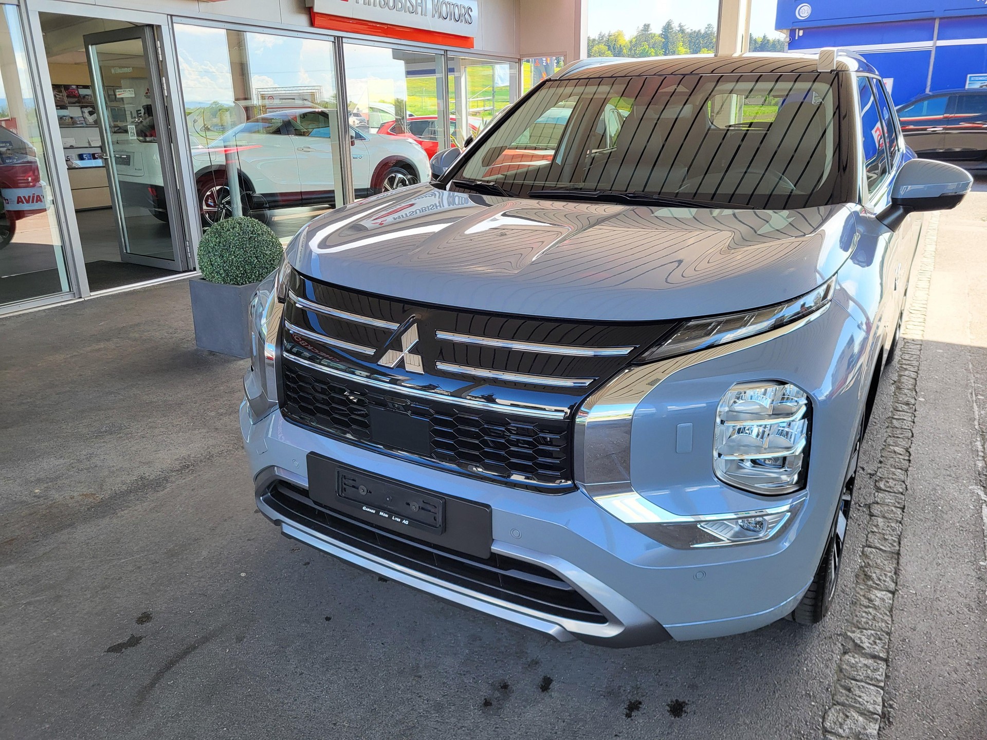 MITSUBISHI Outlander 2.4 PHEV Instyle 4x4-image-1