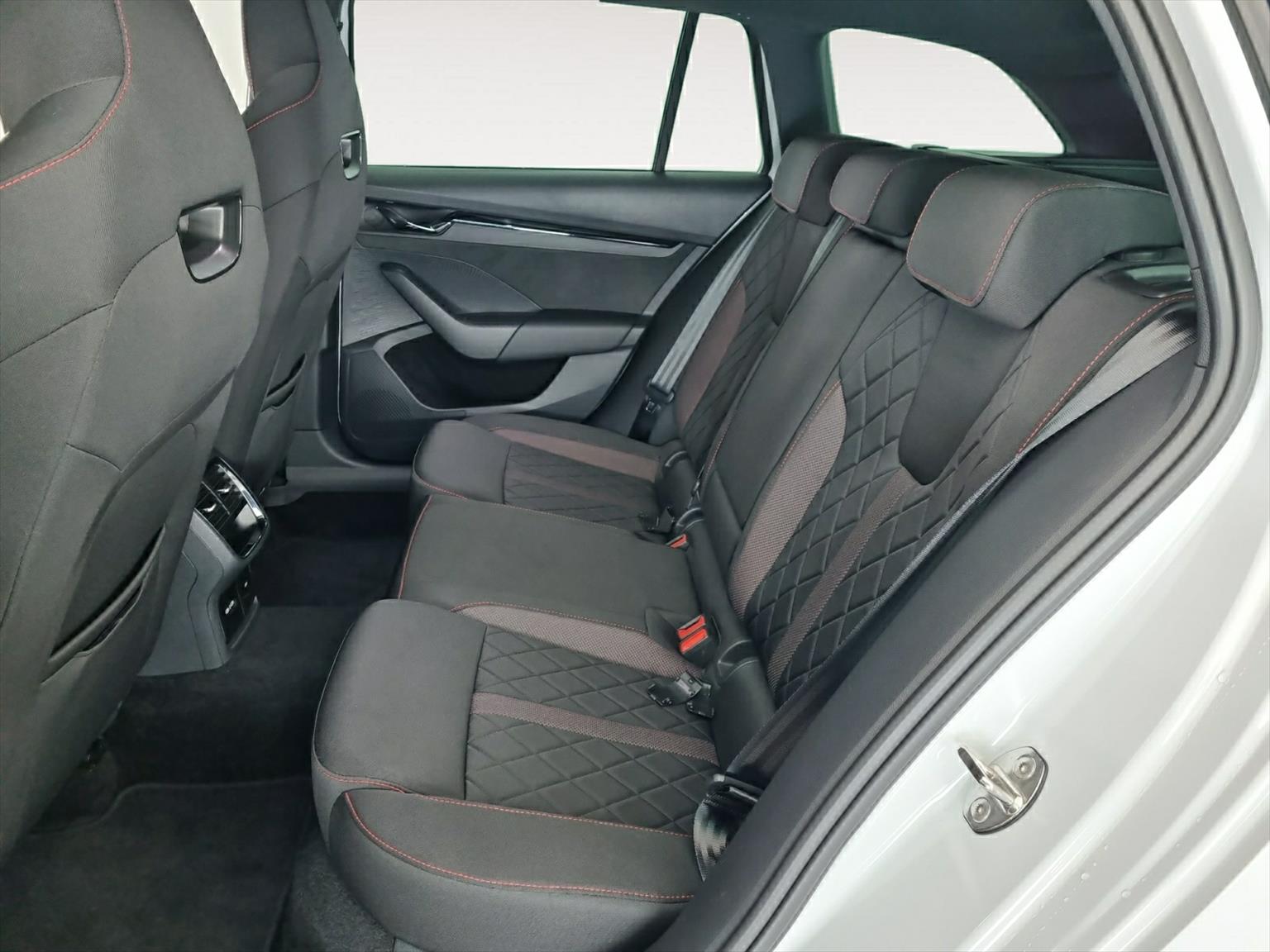 SKODA Octavia RS 2.0 TDI SCR DSG 4x4-image-14
