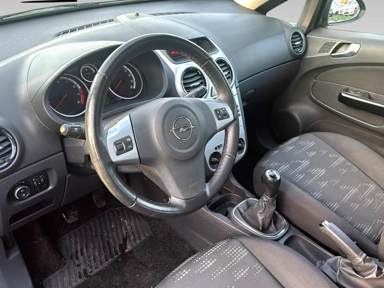 OPEL Corsa 1.2 TP Color Edition-image-12