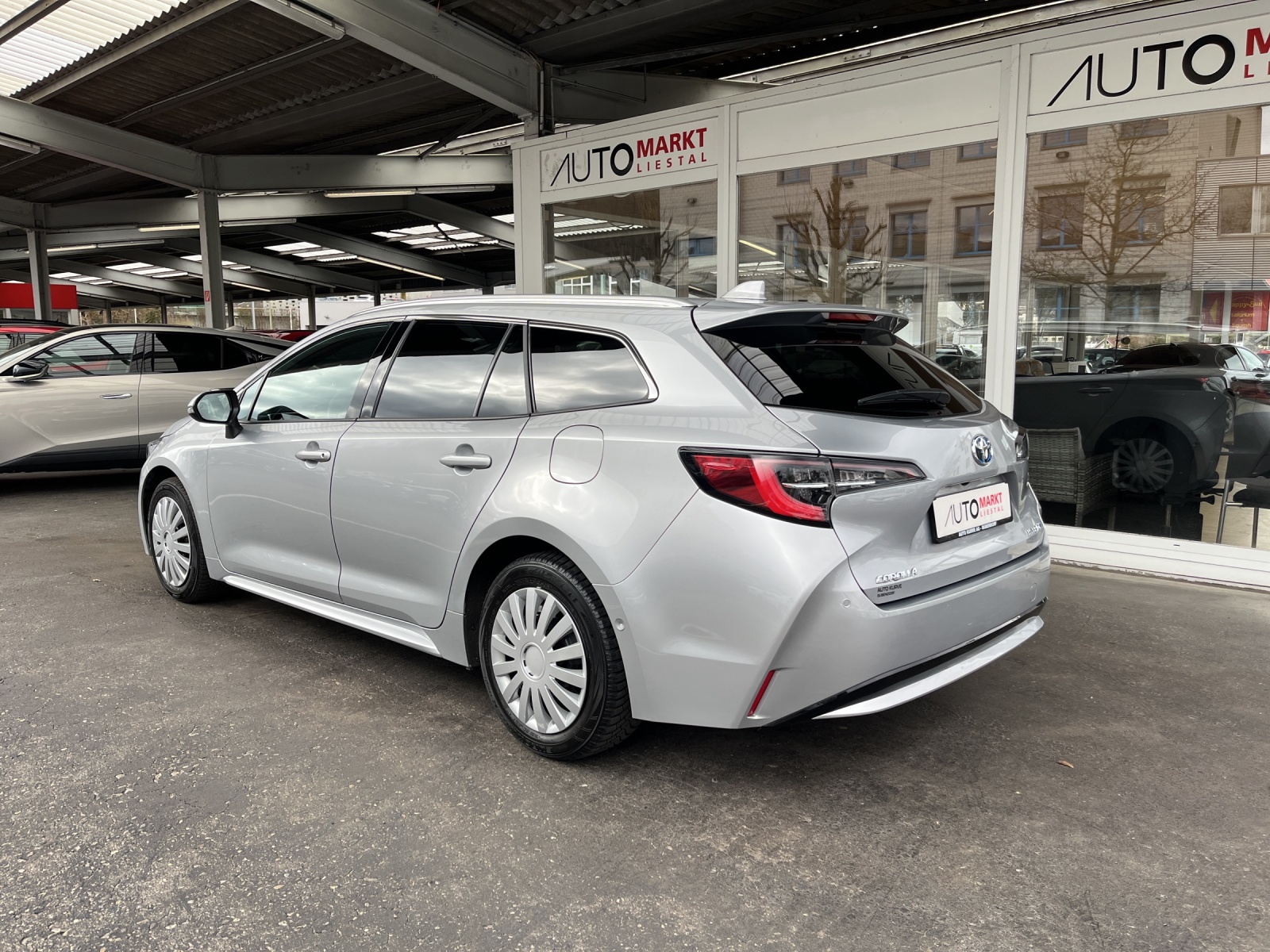 TOYOTA Corolla Touring Sports 1.8 HSD Trend e-CVT-image-2