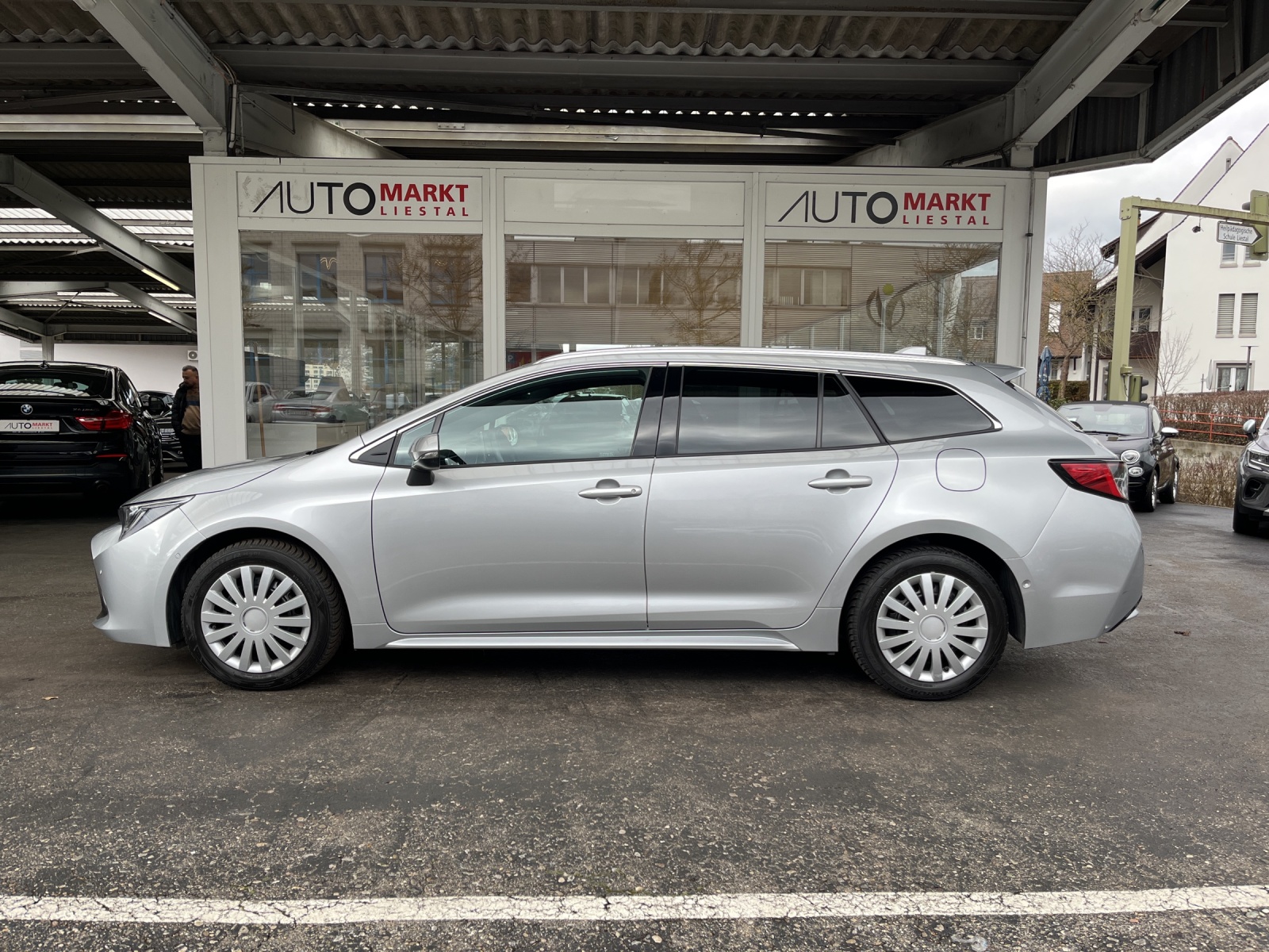 TOYOTA Corolla Touring Sports 1.8 HSD Trend e-CVT-image-1