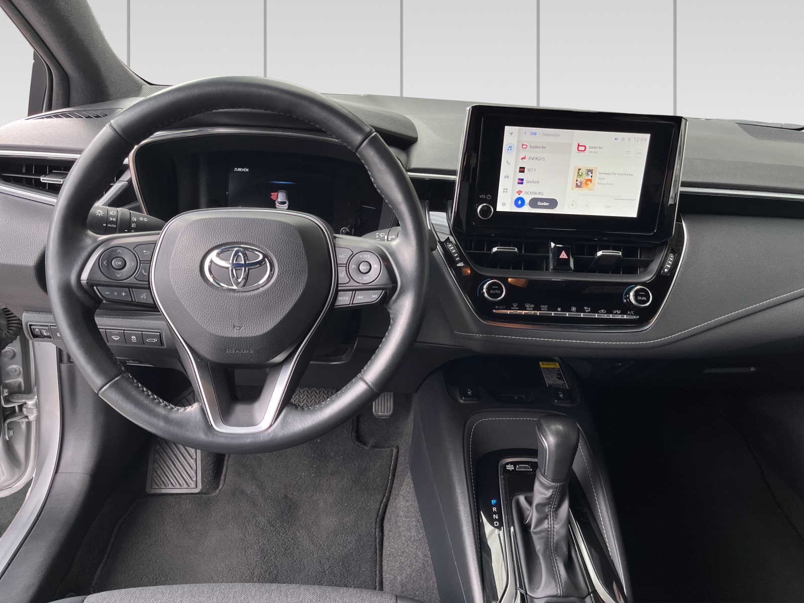 TOYOTA Corolla Touring Sports 1.8 HSD Trend e-CVT-image-7