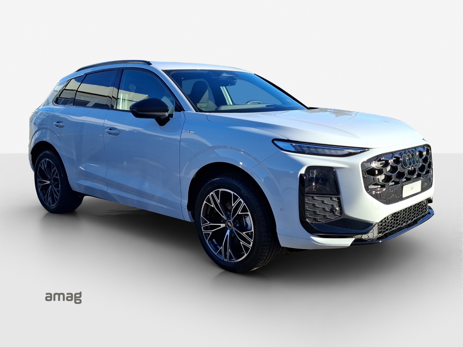 AUDI Q3 SUV 110 kW TFSI S tronic-image-5