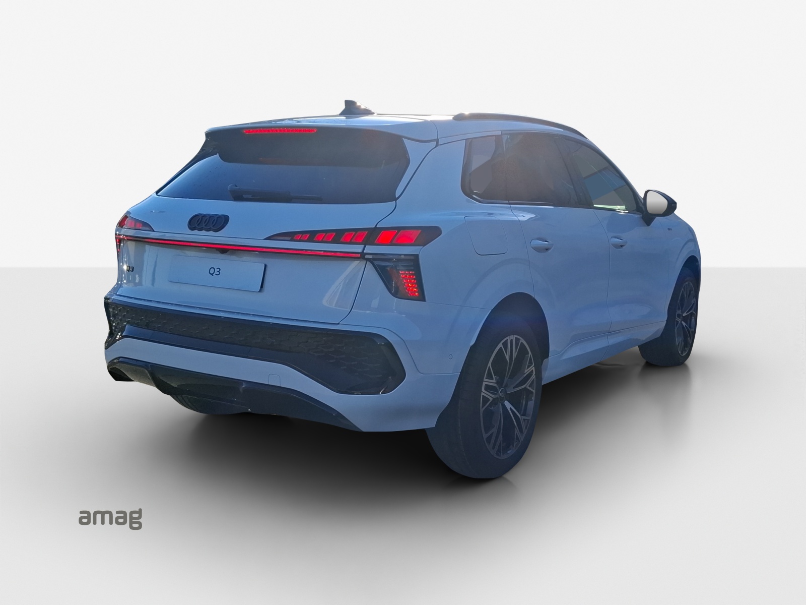 AUDI Q3 SUV 110 kW TFSI S tronic-image-6