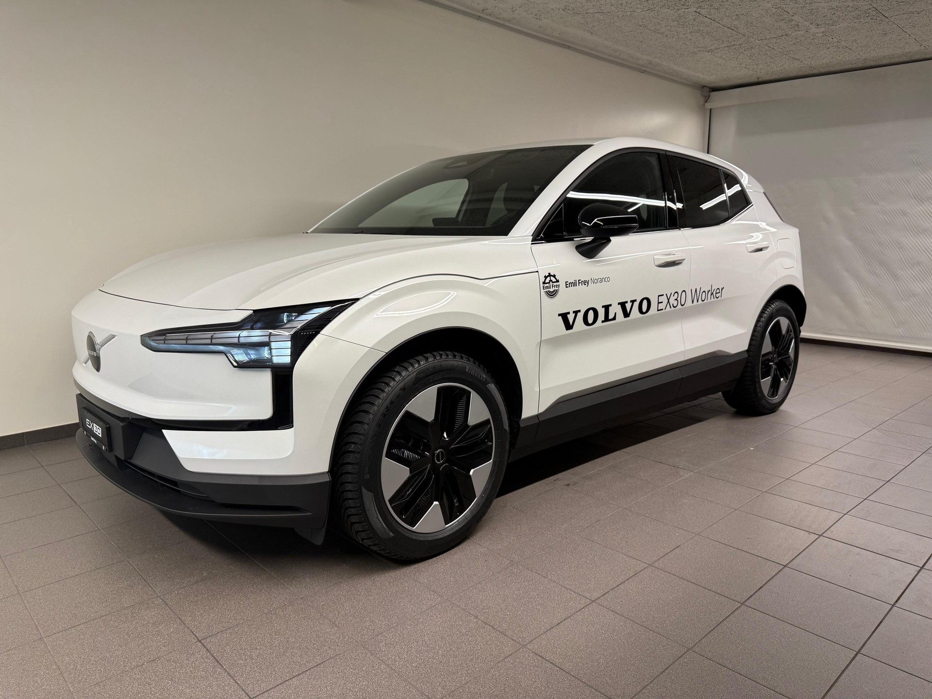VOLVO EX30 E60 Core-image-1