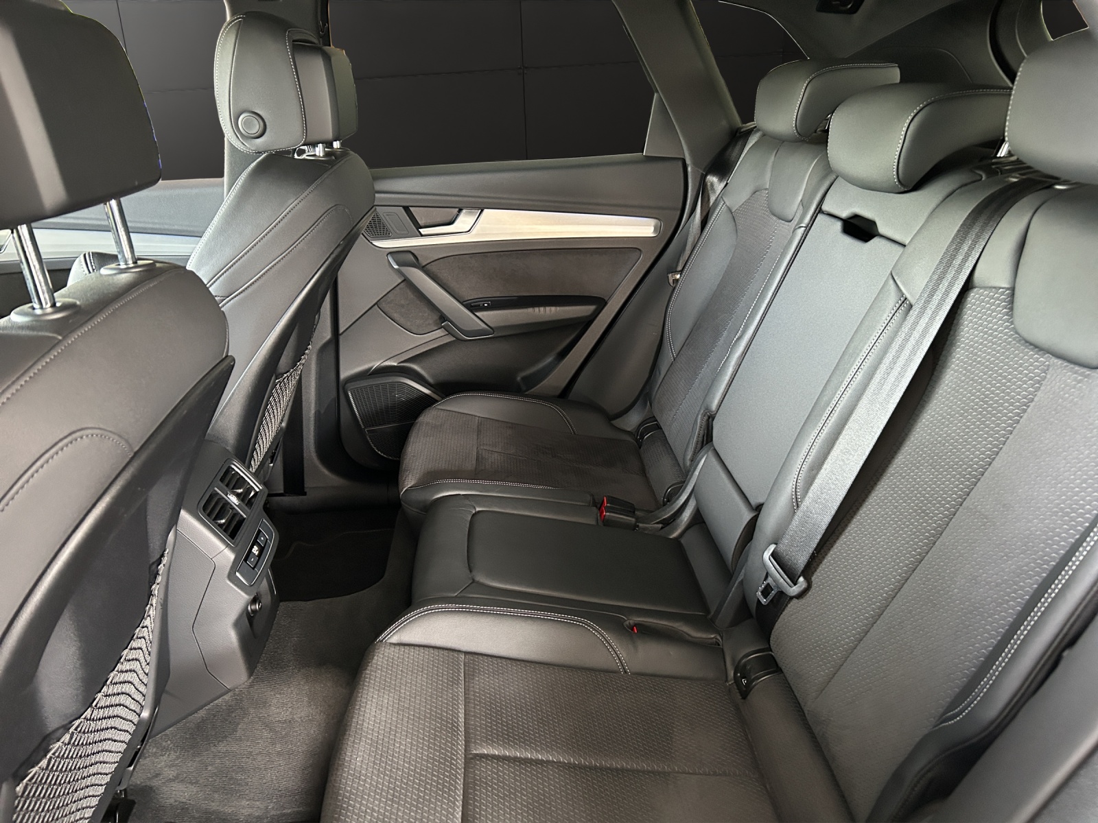 AUDI Q5 50 TFSI e PHEV S line quattro S-tronic-image-11