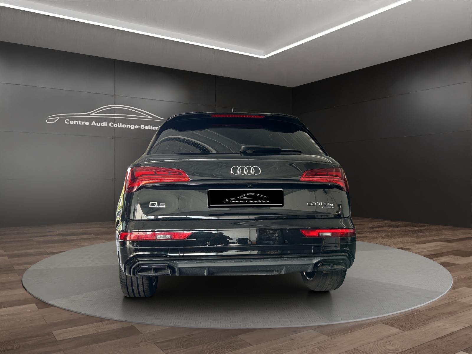 AUDI Q5 50 TFSI e PHEV S line quattro S-tronic-image-4