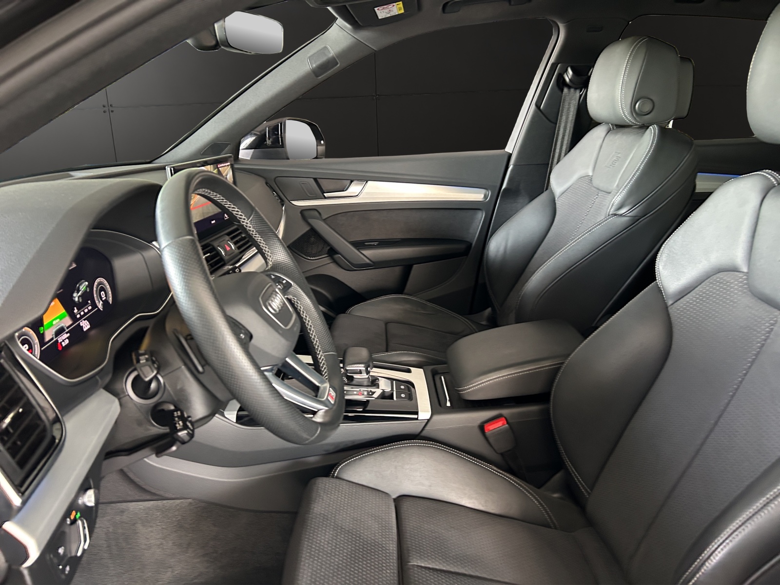 AUDI Q5 50 TFSI e PHEV S line quattro S-tronic-image-8