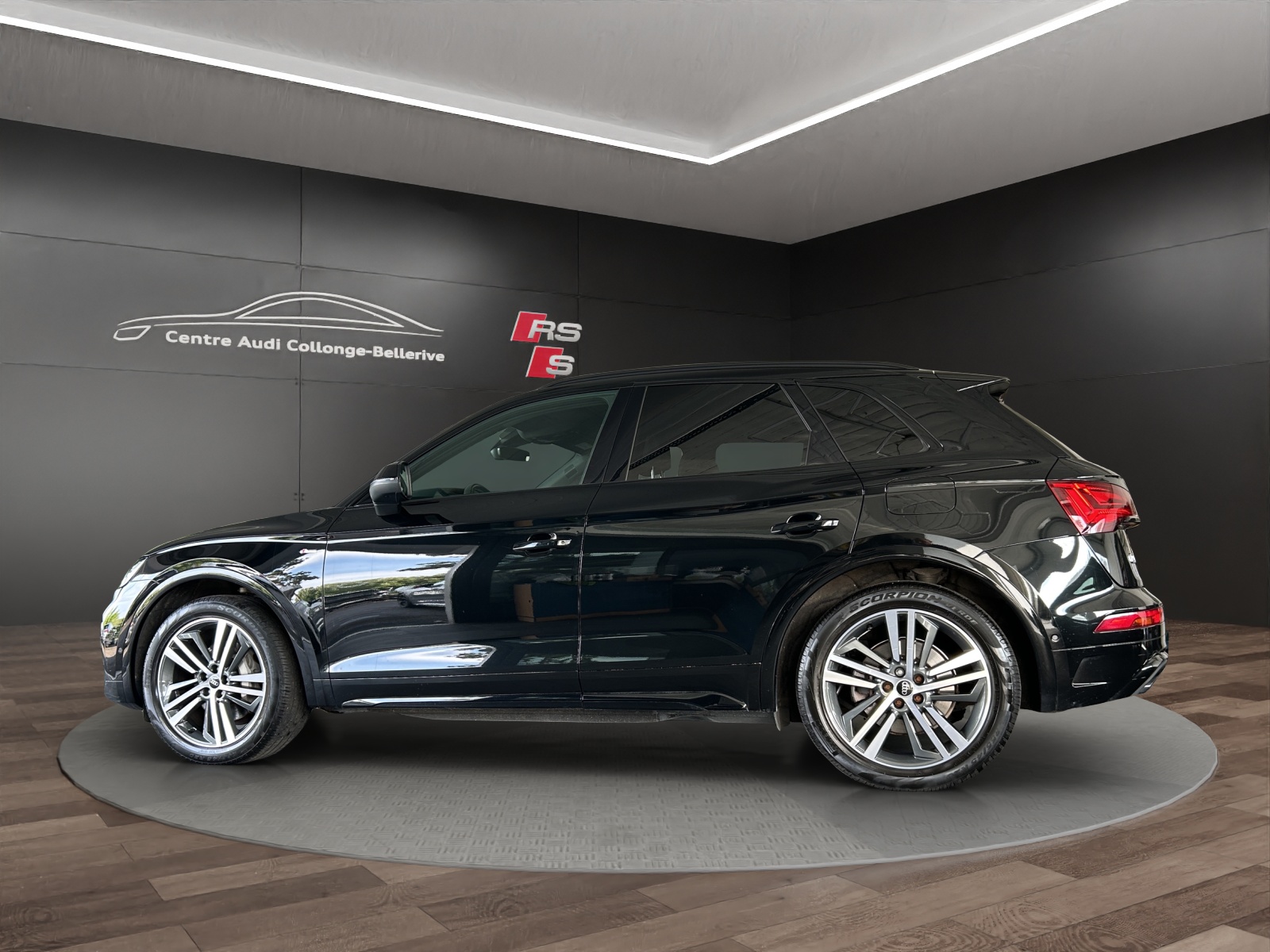 AUDI Q5 50 TFSI e PHEV S line quattro S-tronic-image-2