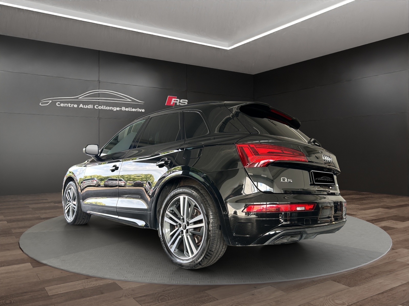 AUDI Q5 50 TFSI e PHEV S line quattro S-tronic-image-3