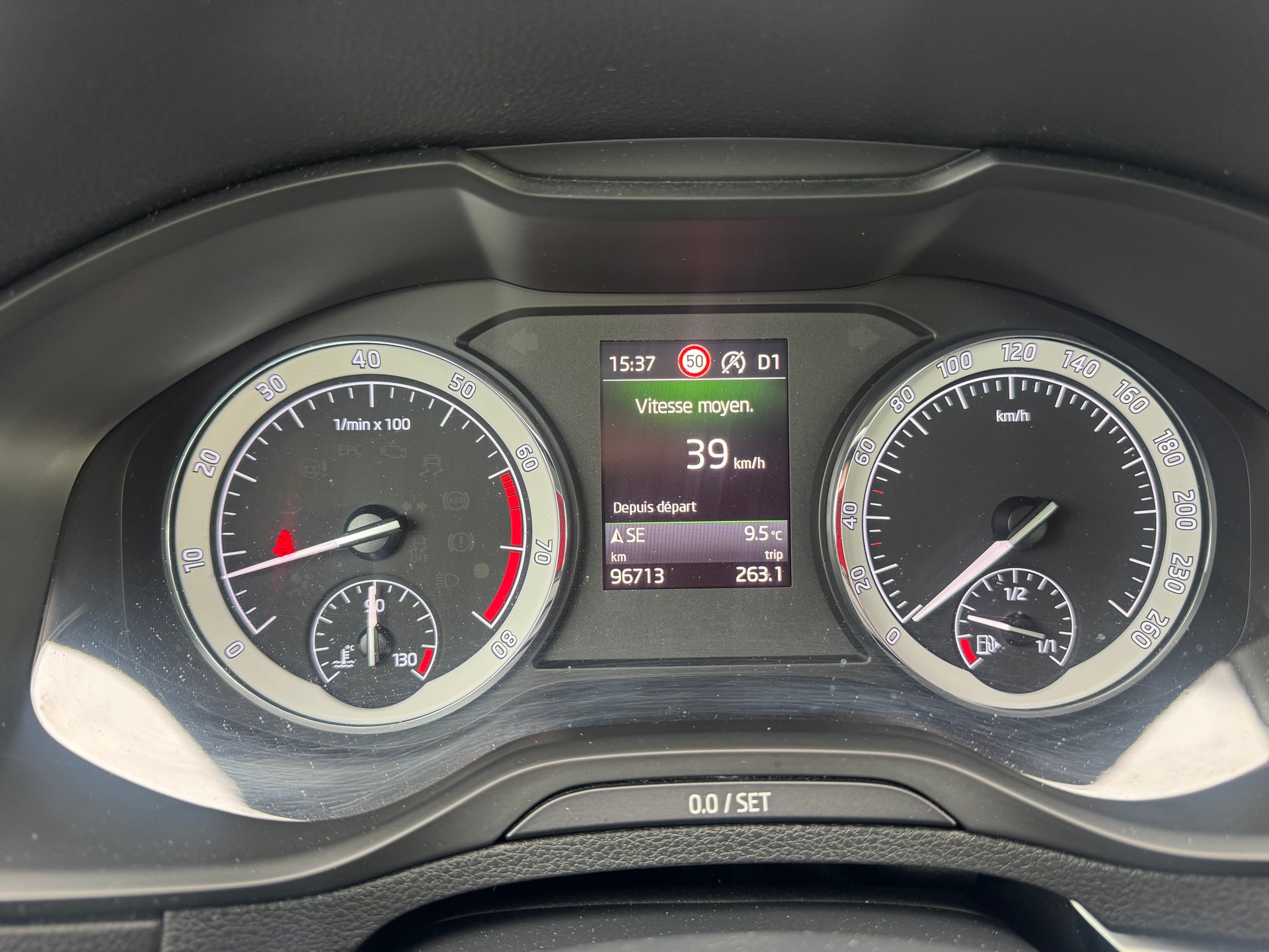 SKODA Karoq 1.5 TSI ACT Ambition DSG-image-5