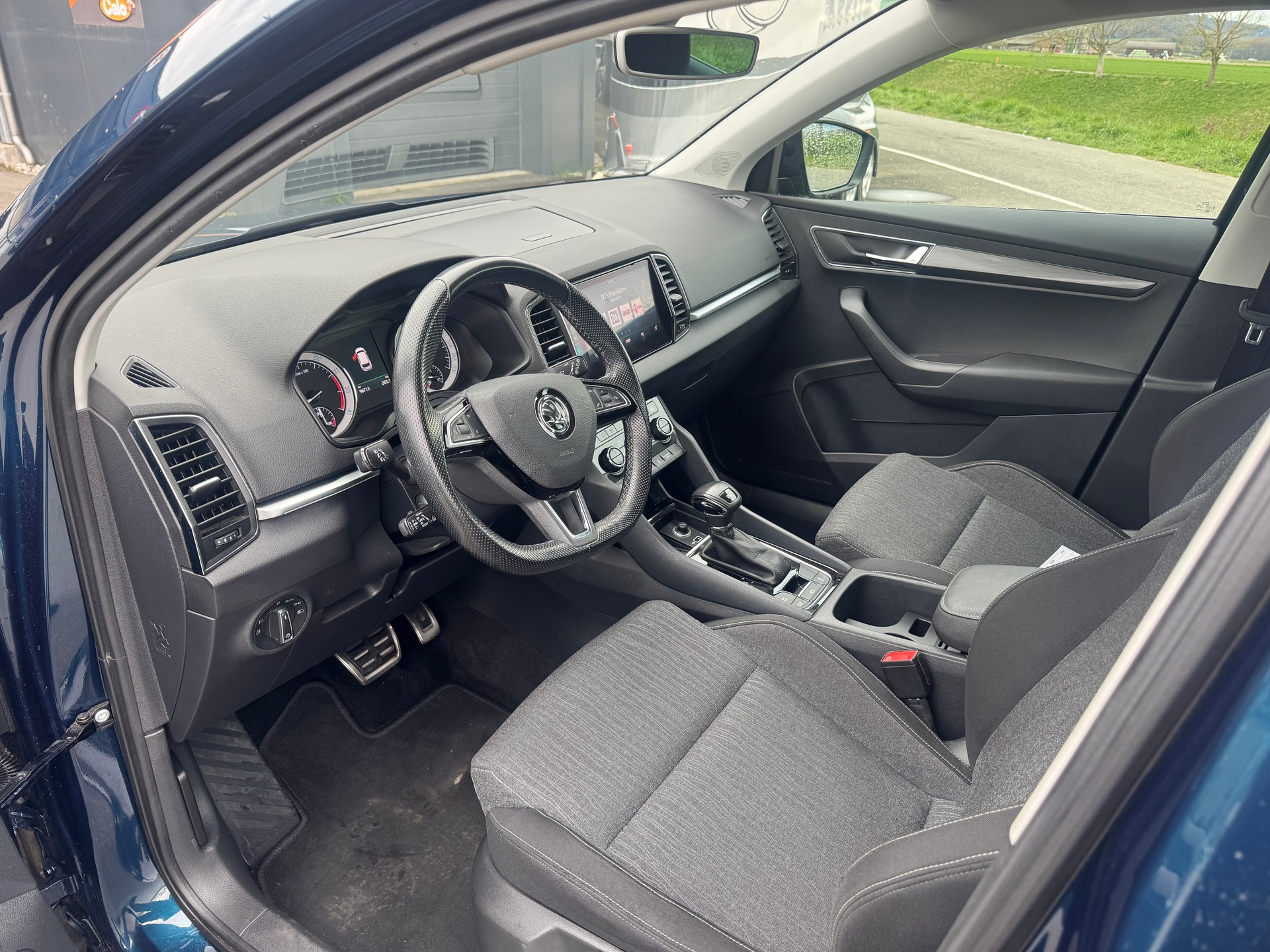 SKODA Karoq 1.5 TSI ACT Ambition DSG-image-4