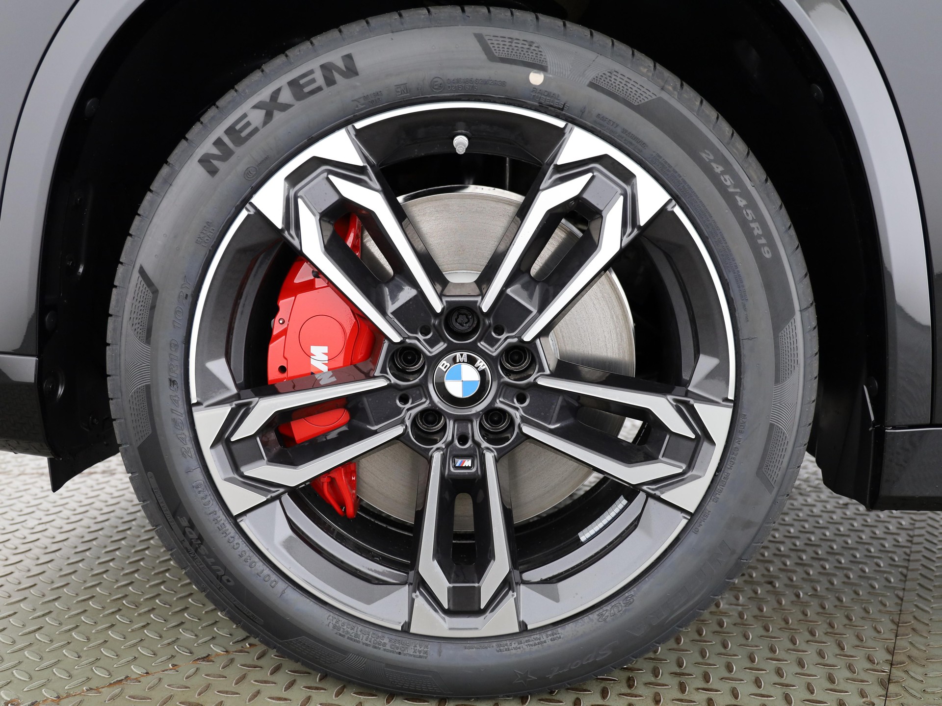 BMW iX1 30 xDrive-image-6