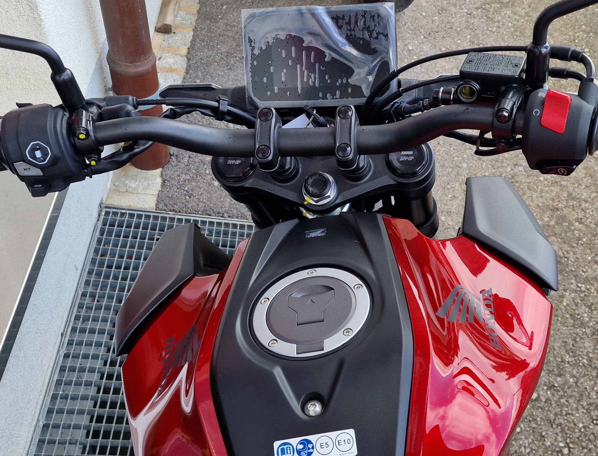HONDA CB 125 R-showroom-element-1