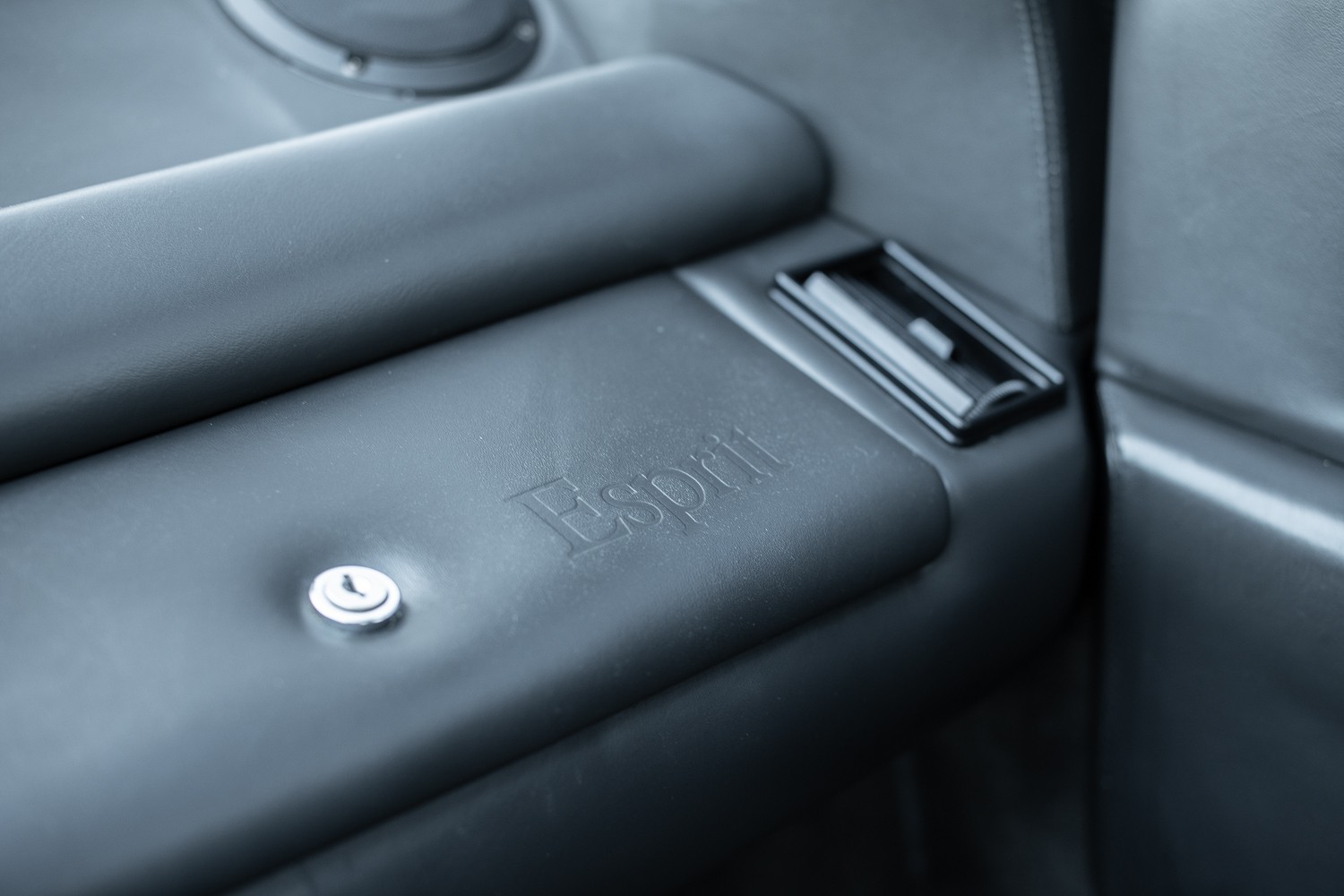 LOTUS Esprit 2.2 Turbo SE Targa-image-12