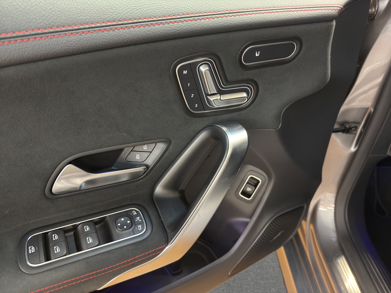 MERCEDES-BENZ CLA 250 4M - AMG / 360 Grad Kamera / Sitzmemory / Soundsystem-image-12