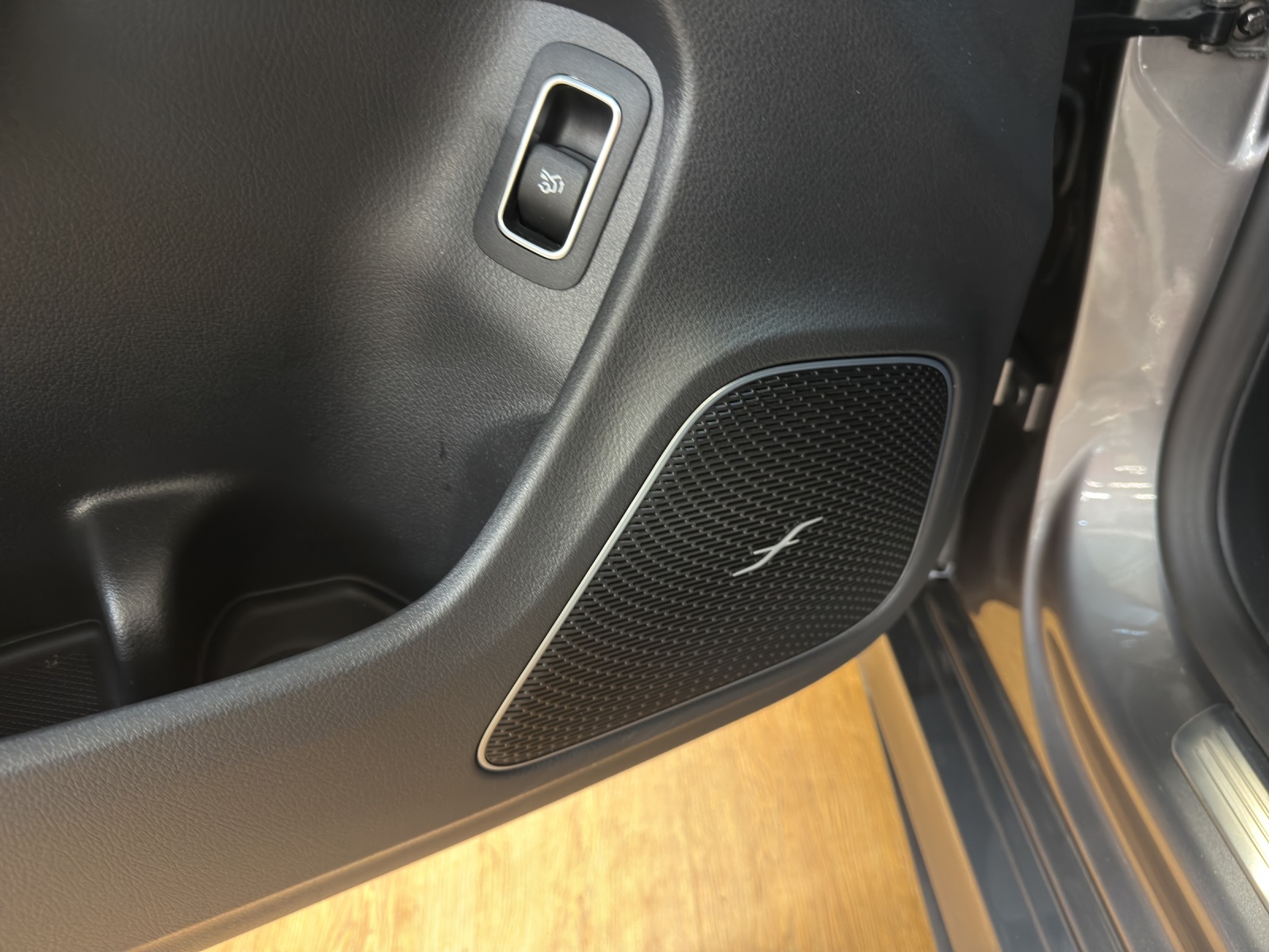 MERCEDES-BENZ CLA 250 4M - AMG / 360 Grad Kamera / Sitzmemory / Soundsystem-image-15