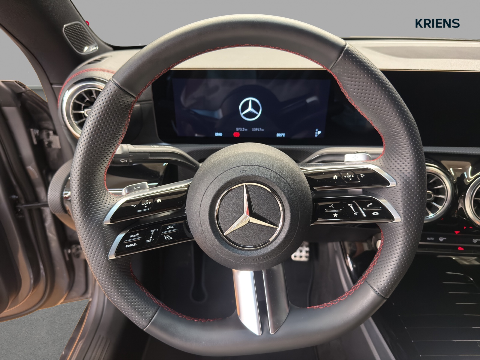 MERCEDES-BENZ CLA 250 4M - AMG / 360 Grad Kamera / Sitzmemory / Soundsystem-image-9