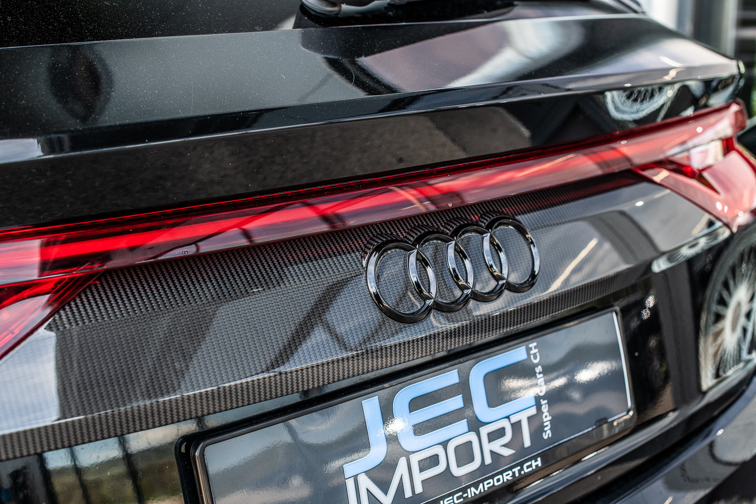 AUDI RSQ8 quattro FULL CARBONE-image-22