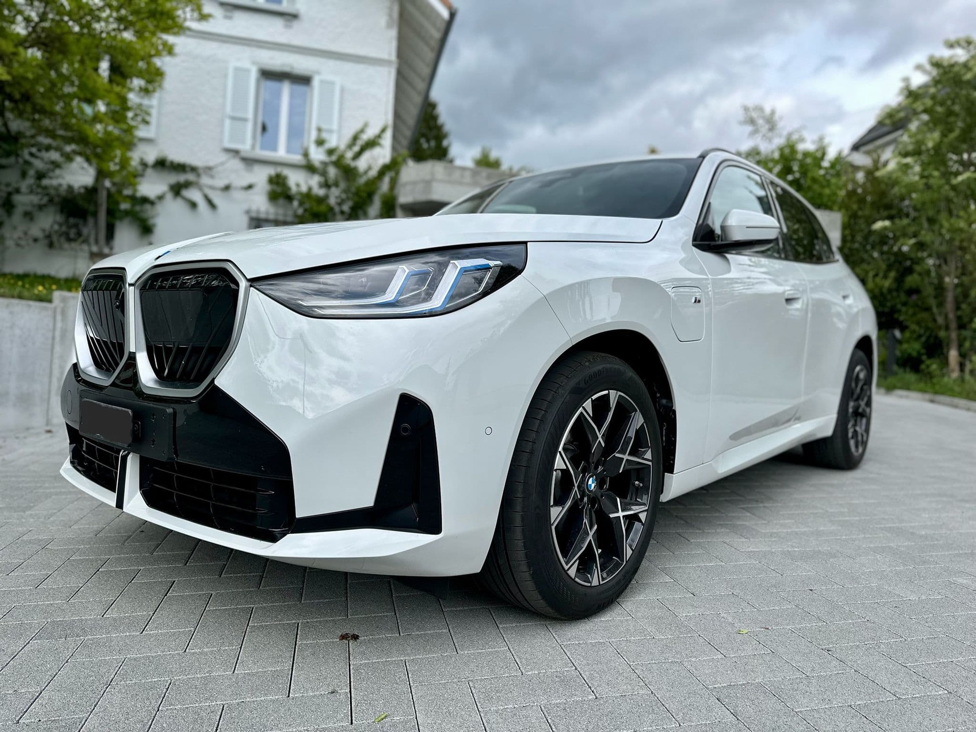 BMW 30e xDrive-image-0