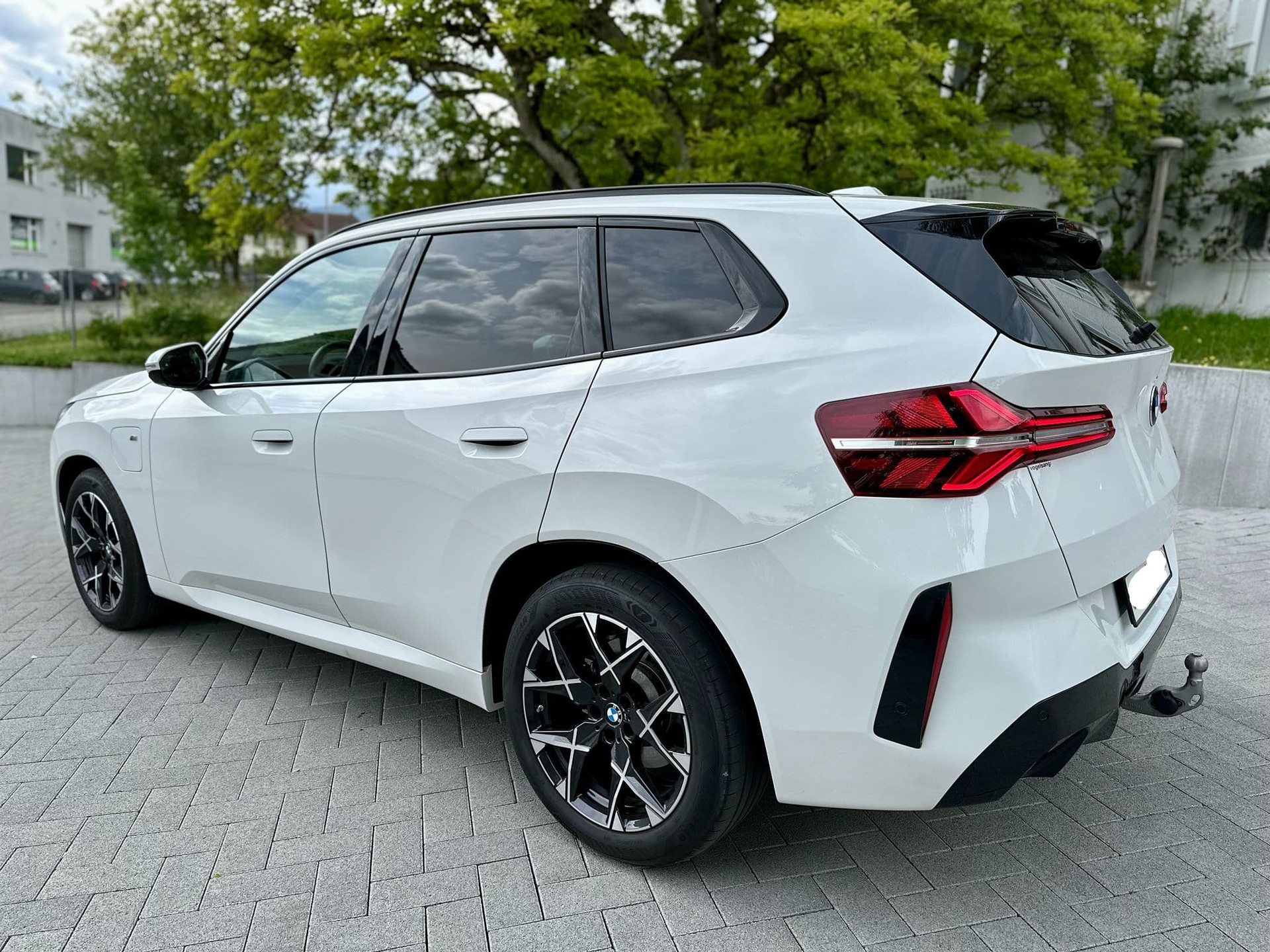 BMW 30e xDrive-image-3