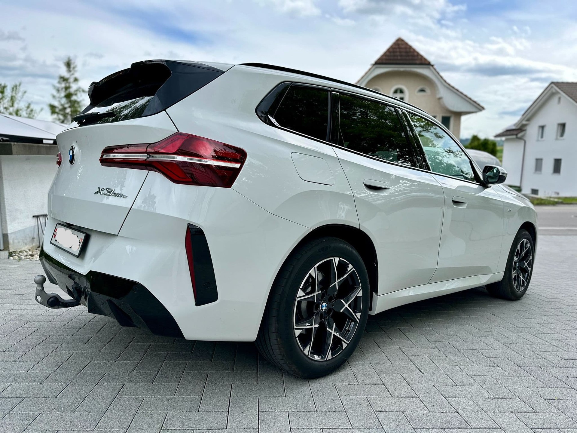 BMW 30e xDrive-image-4