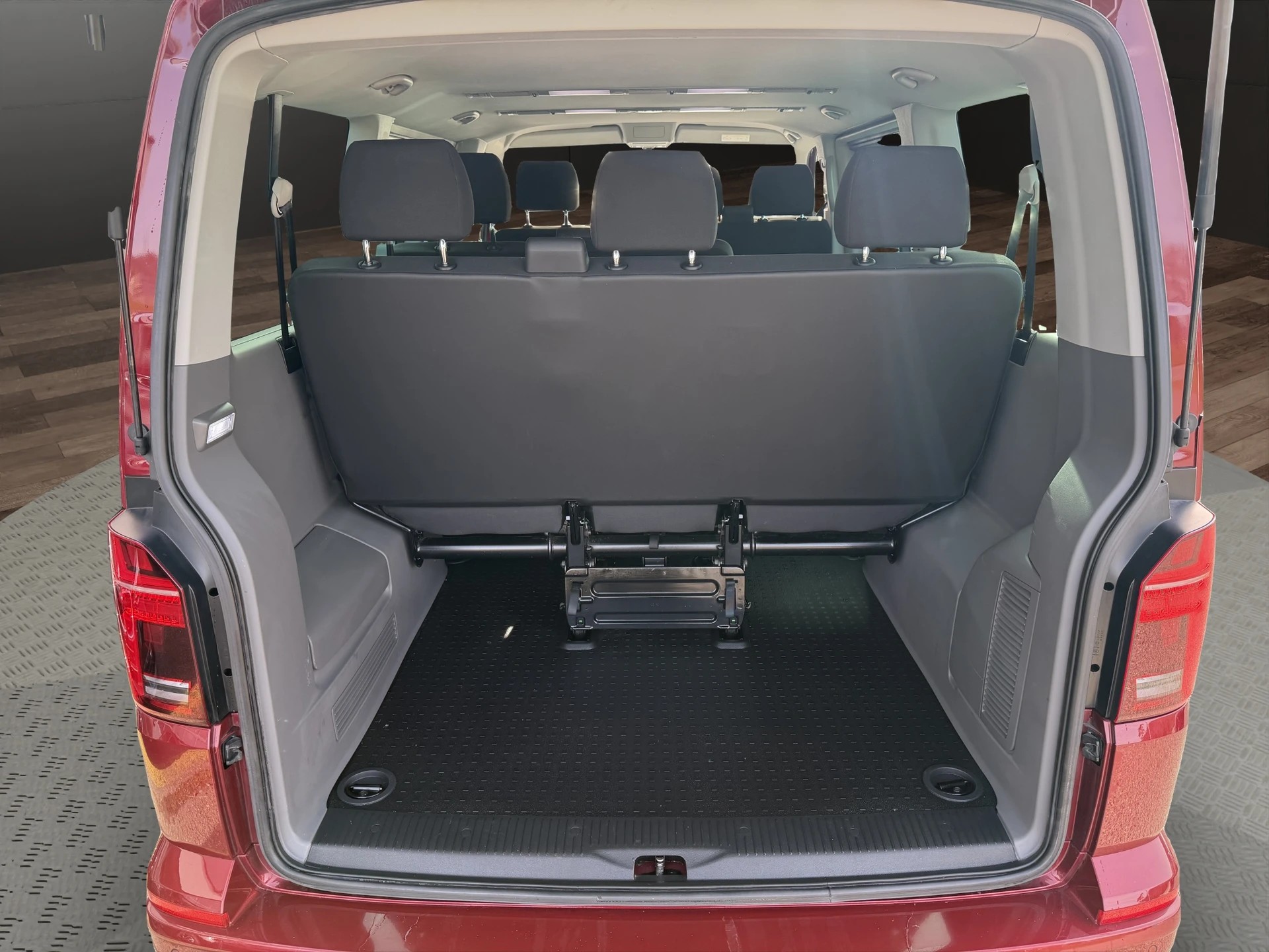 VW T6.1 Caravelle 2.0 Bi-TDI Trendline 4Motion DSG-image-2