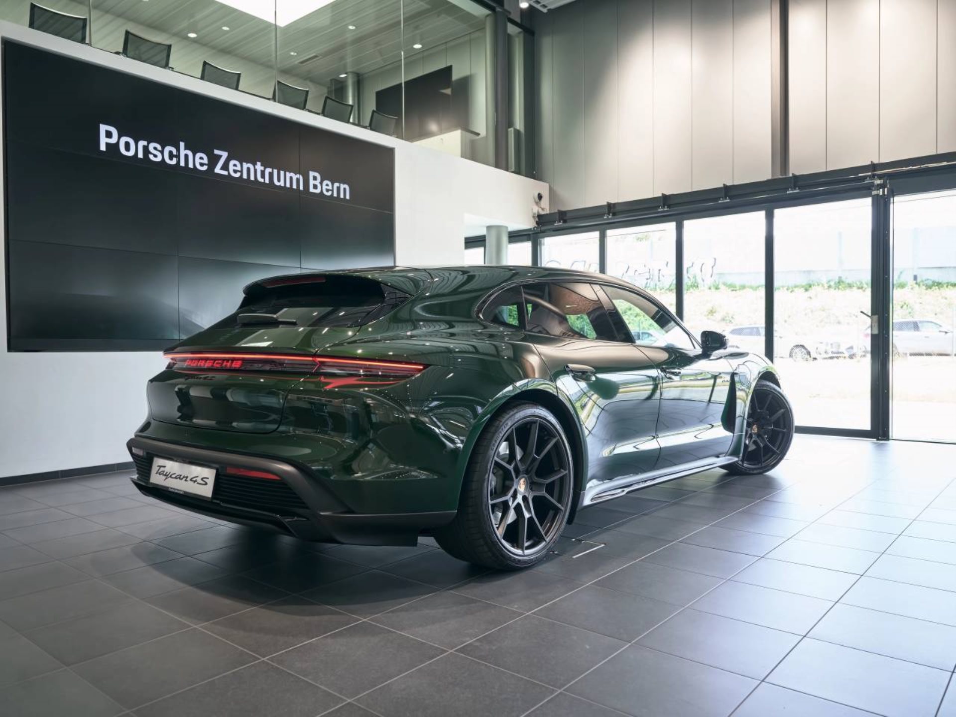 PORSCHE Taycan 4S Sport Turismo Black Edition-image-2