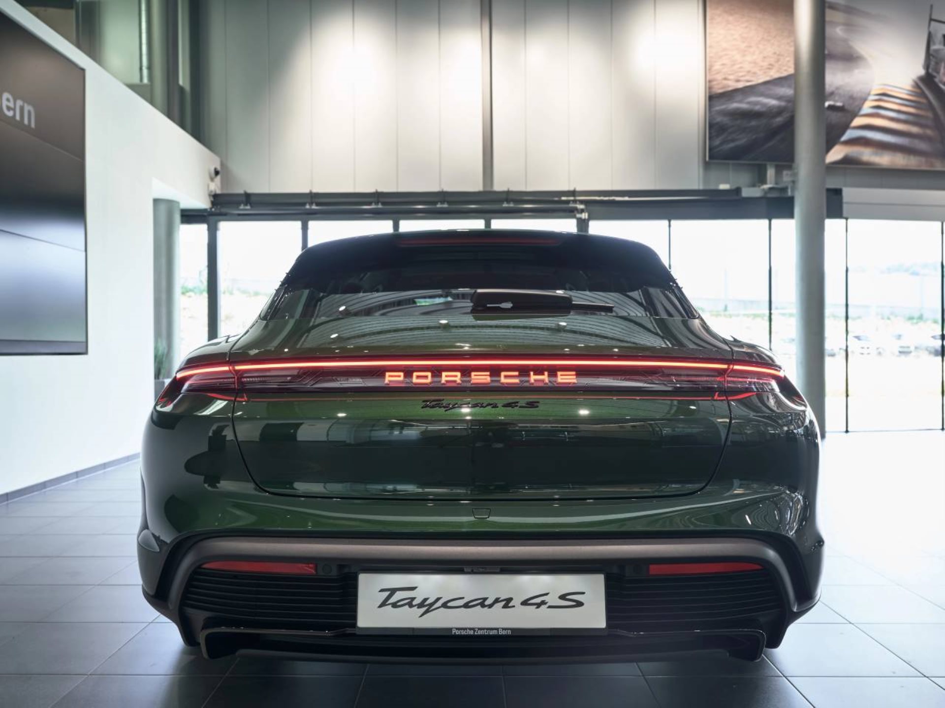 PORSCHE Taycan 4S Sport Turismo Black Edition-image-5