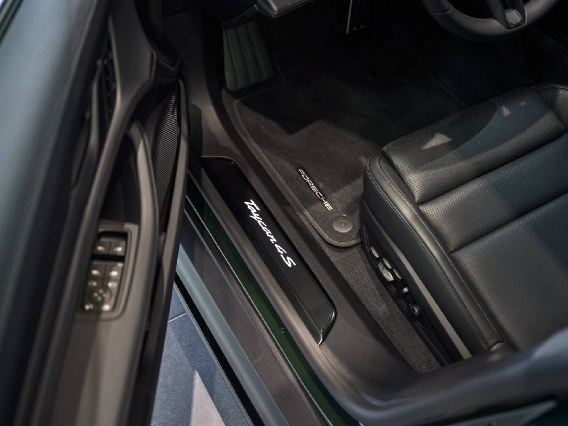 PORSCHE Taycan 4S Sport Turismo Black Edition-image-21
