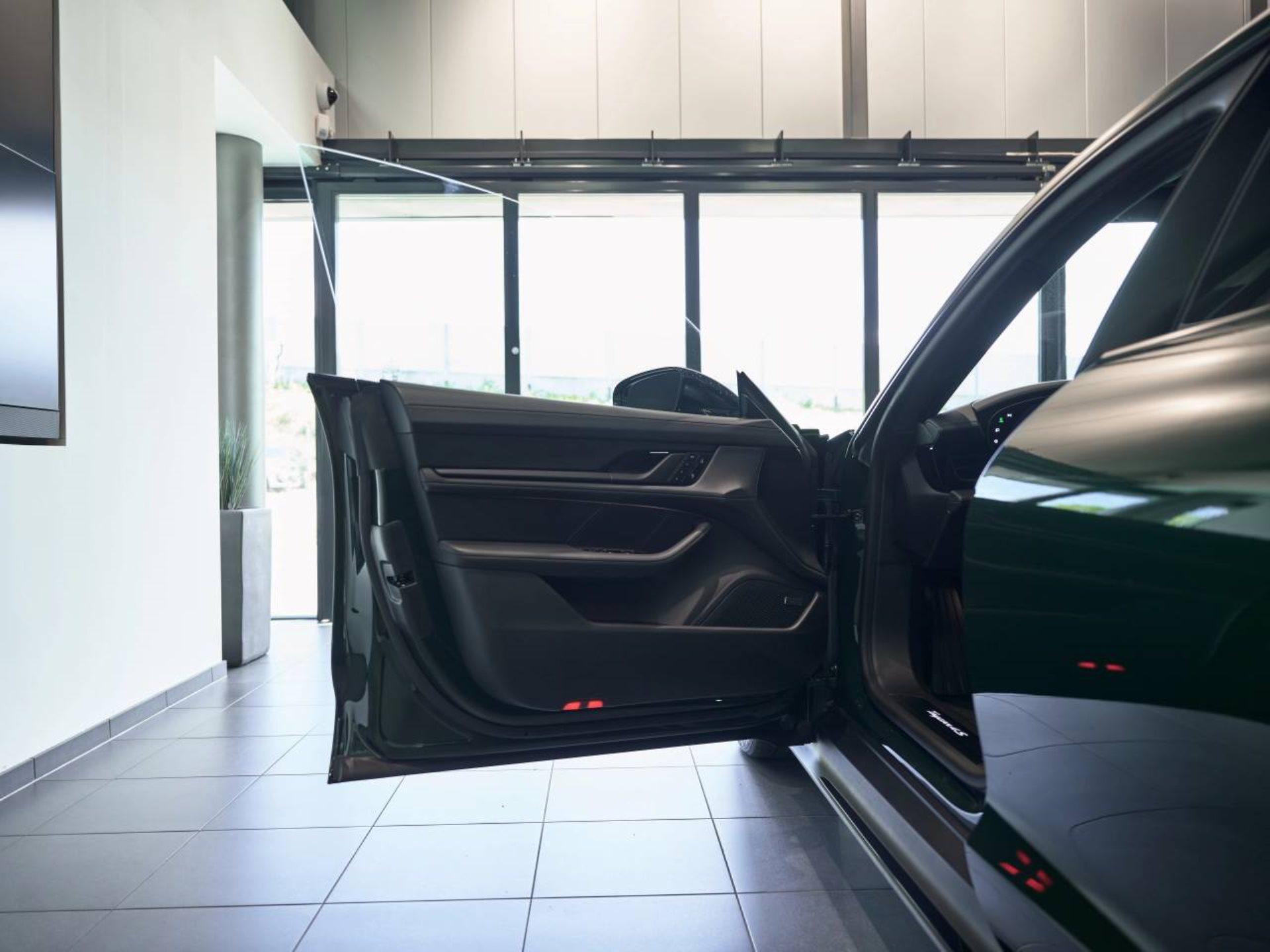 PORSCHE Taycan 4S Sport Turismo Black Edition-image-20
