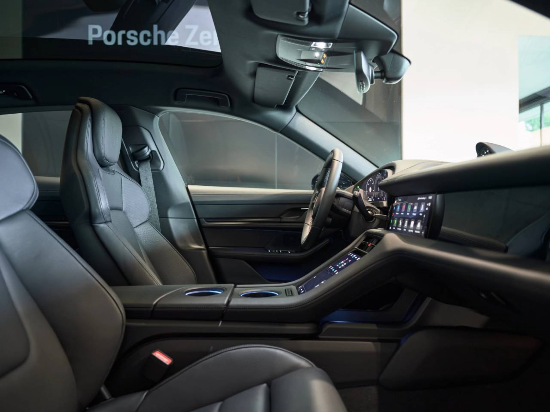 PORSCHE Taycan 4S Sport Turismo Black Edition-image-18