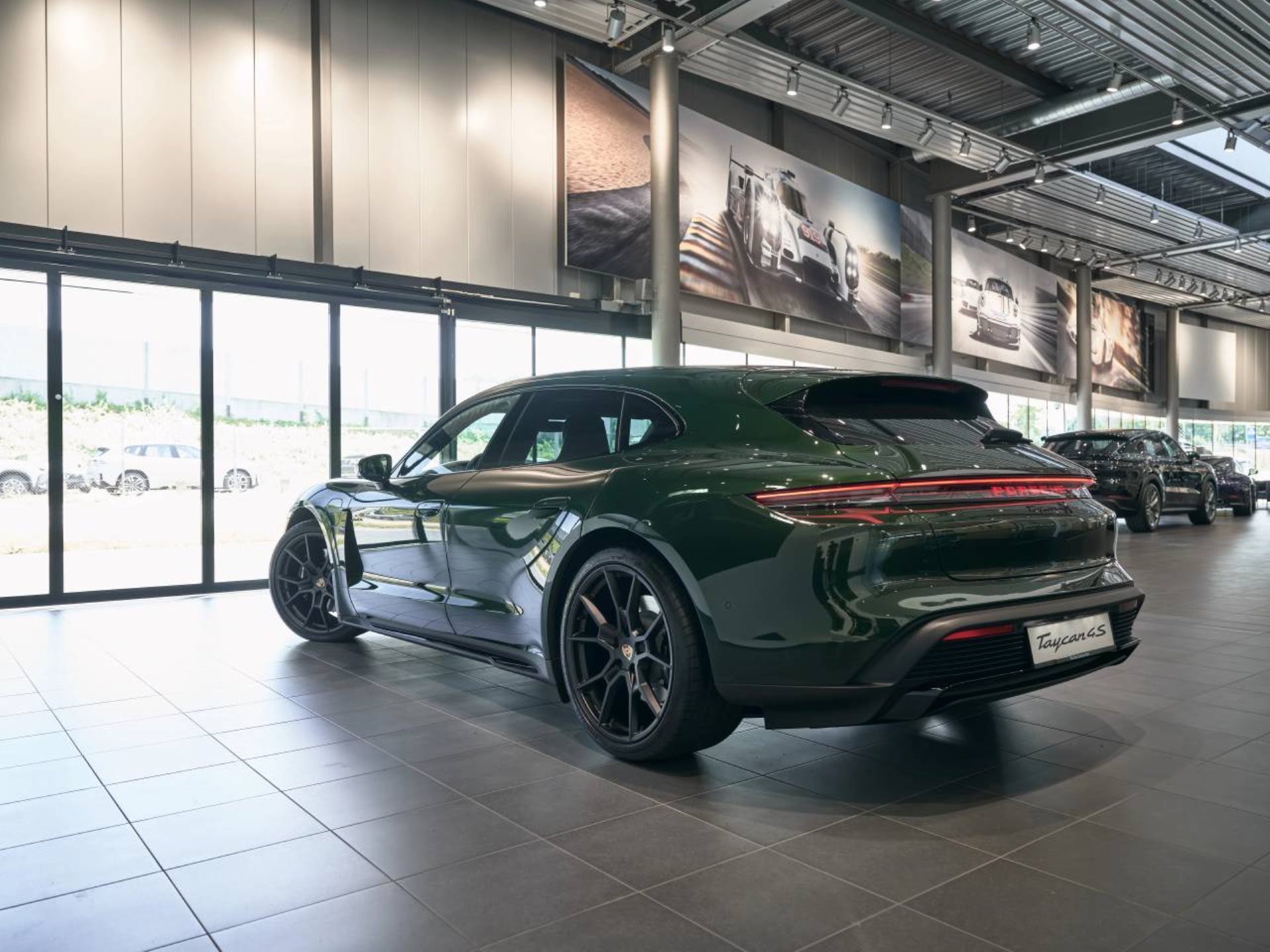 PORSCHE Taycan 4S Sport Turismo Black Edition-image-6