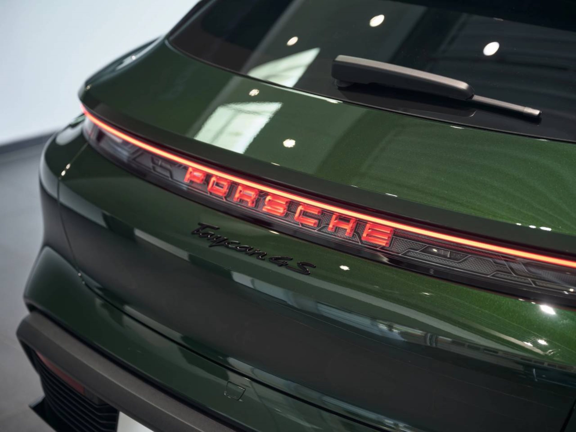 PORSCHE Taycan 4S Sport Turismo Black Edition-image-27