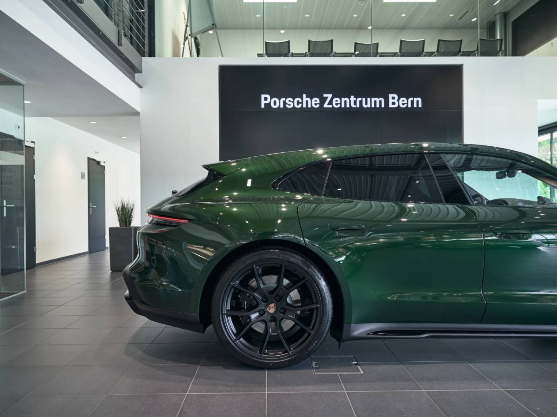 PORSCHE Taycan 4S Sport Turismo Black Edition-image-9