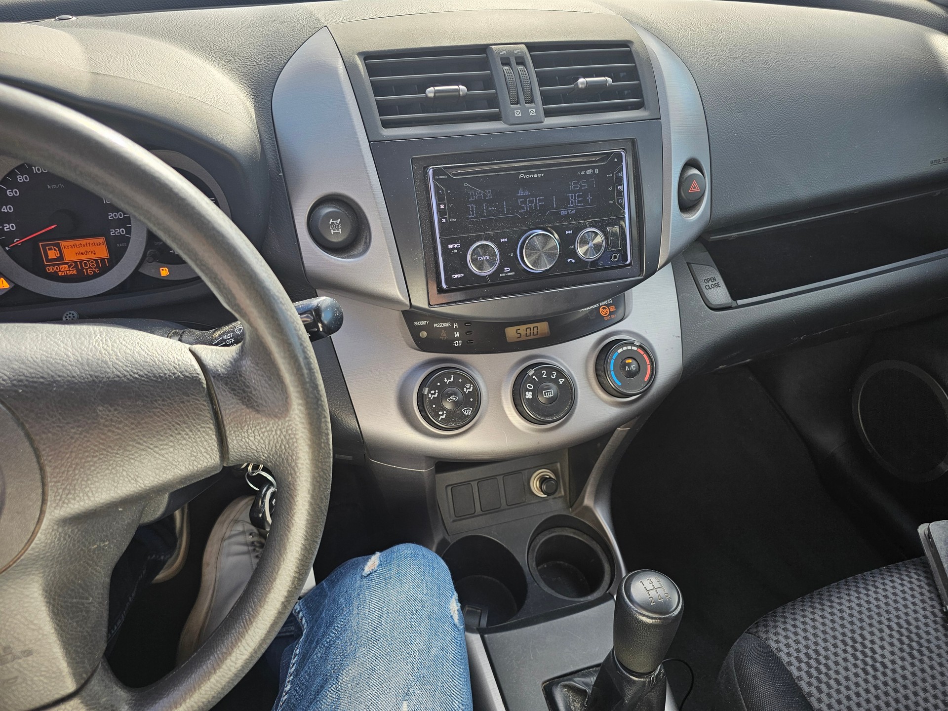 TOYOTA RAV-4 2.0 16V Linea Terra-image-12