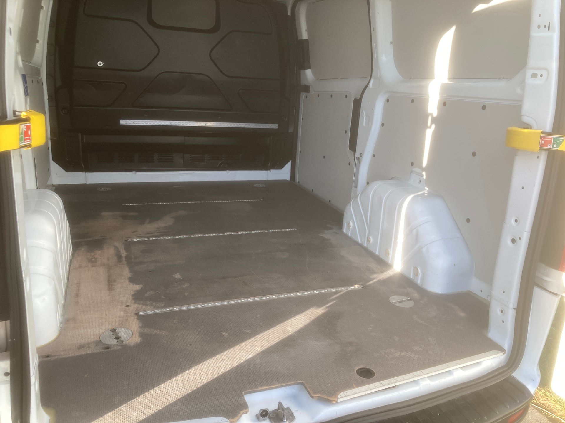 FORD Transit Custom Van 280 L1H1 Ambiente mit Anhängerkupplung-image-7