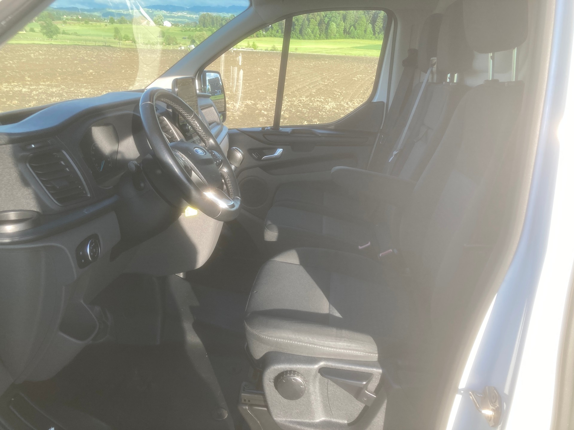 FORD Transit Custom Van 280 L1H1 Ambiente mit Anhängerkupplung-image-9