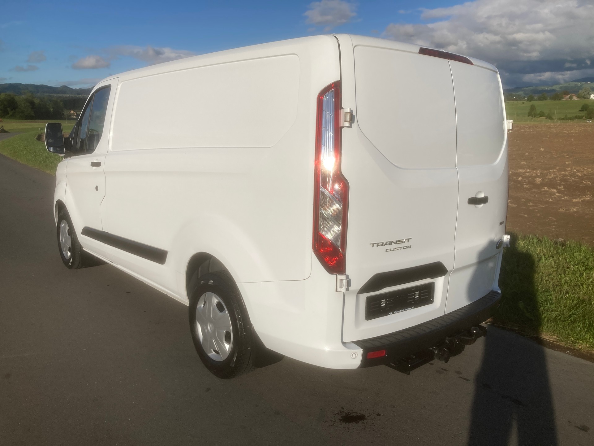 FORD Transit Custom Van 280 L1H1 Ambiente mit Anhängerkupplung-image-3