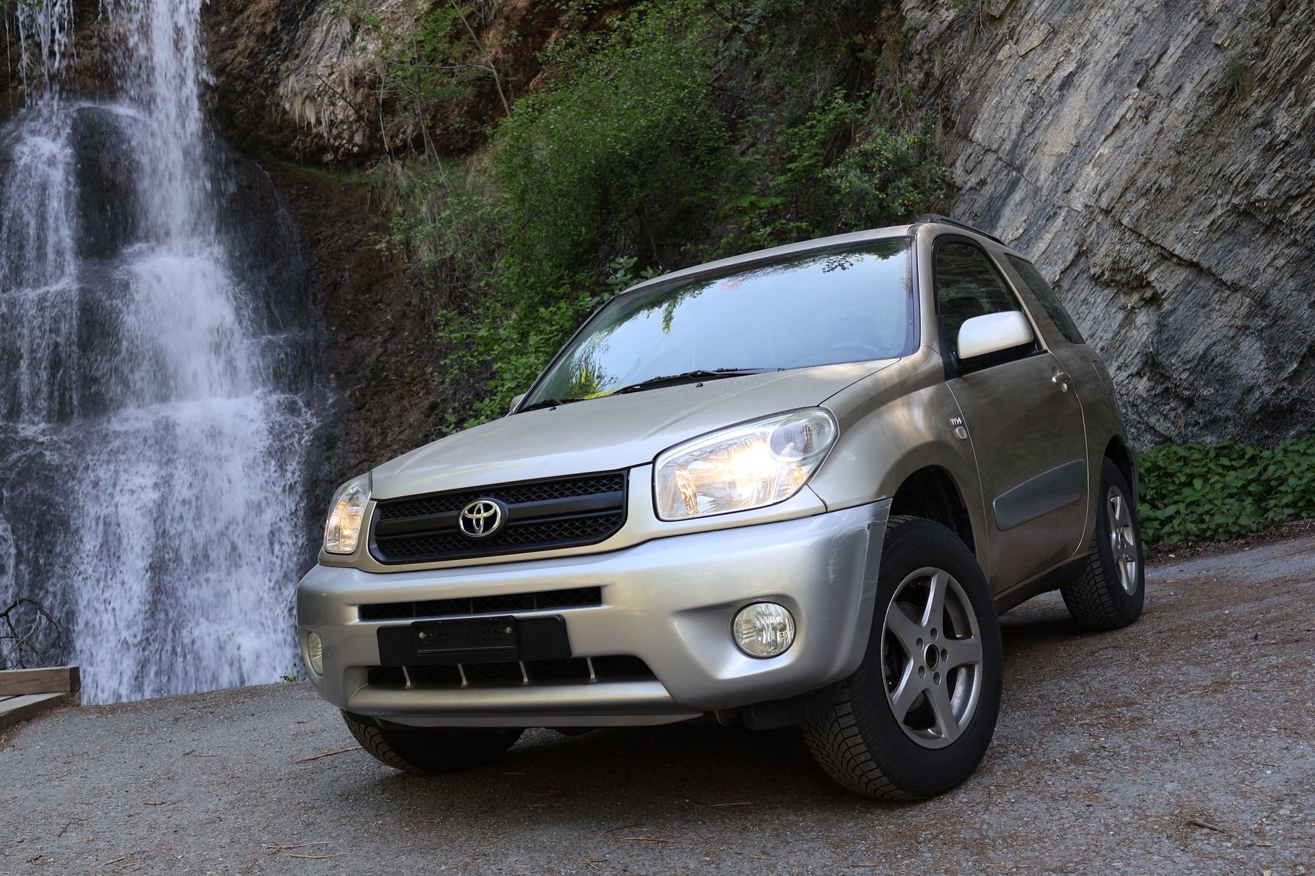 TOYOTA RAV-4 2.0 16V Linea Terra-showroom-element-1